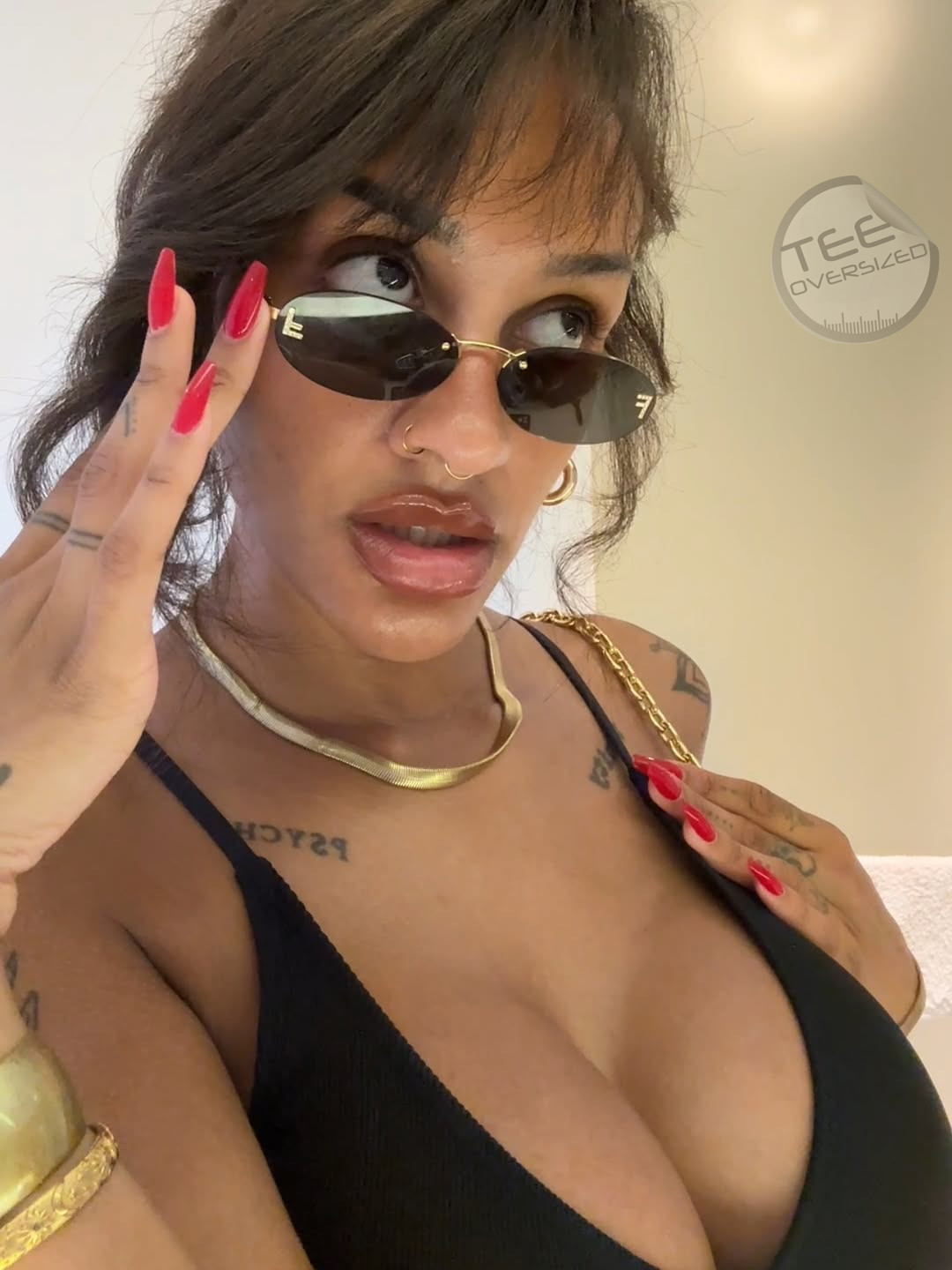 Zoey Sinn 01